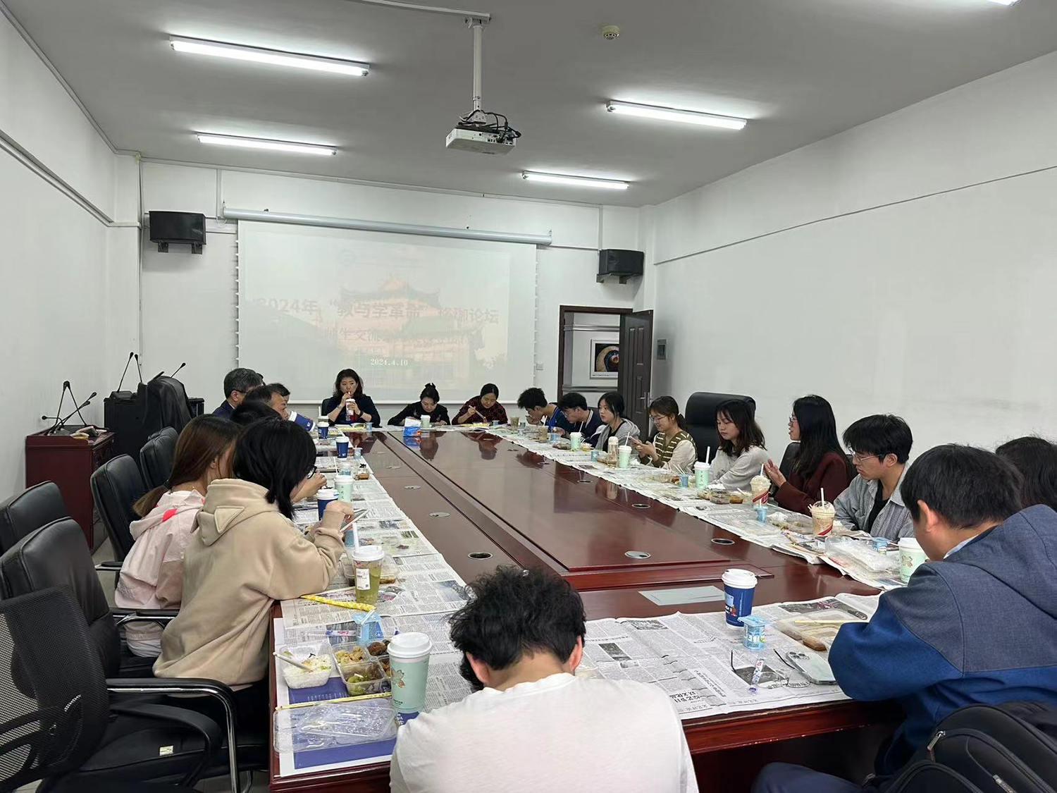 3044永利官网召开2022级师生交流会暨院领导接待日