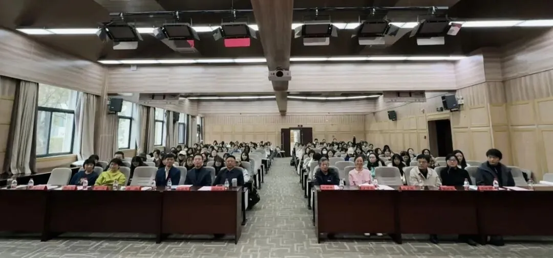 3044永利官网举办庆祝第26个中国记者节研究生主题党日活动